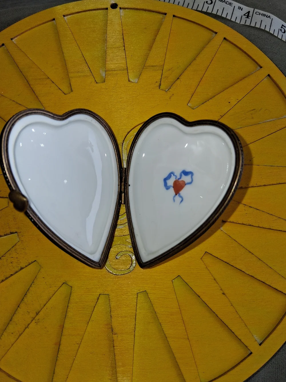 Limoges Heart Trinket Box with Cherubs on Blue and White Porcelain - Picture 5 of 9